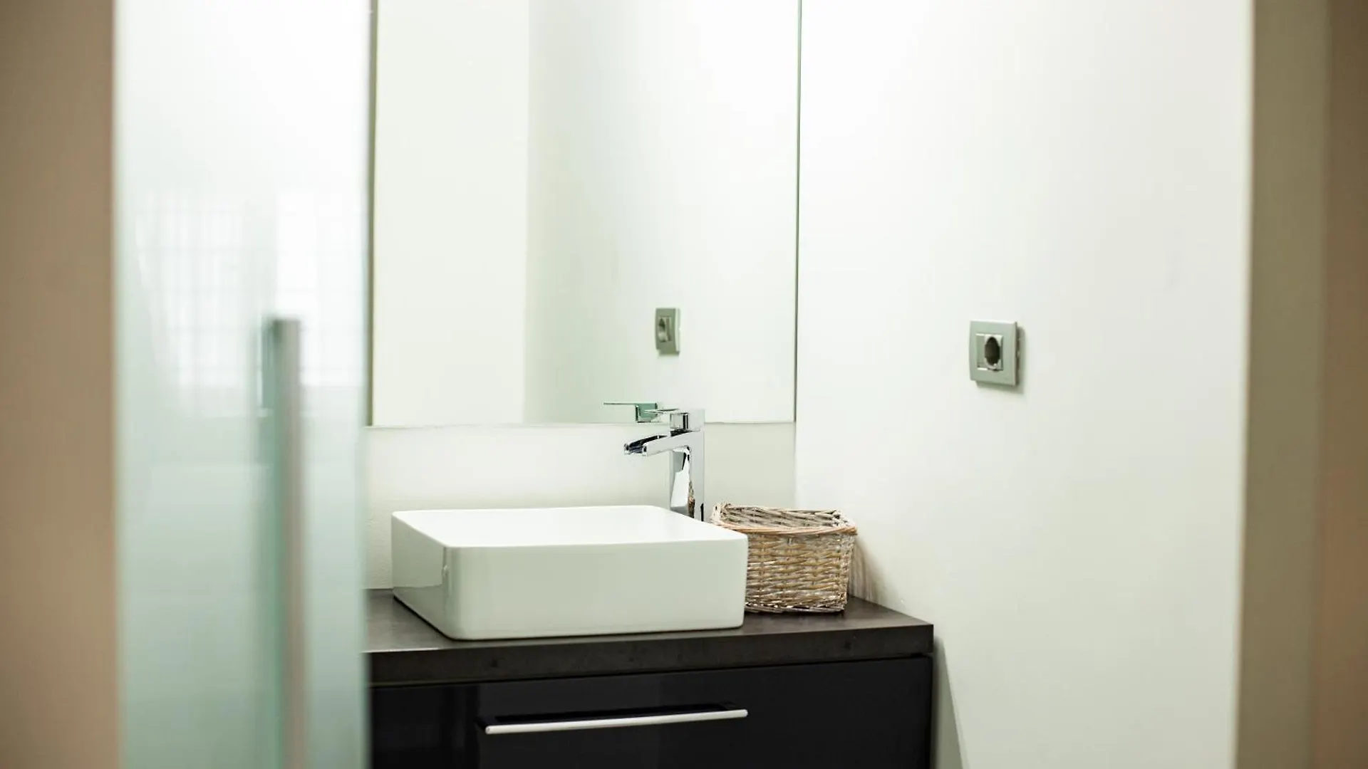 Design & Luxury With Garden In San Senatore Mediolan Apartament